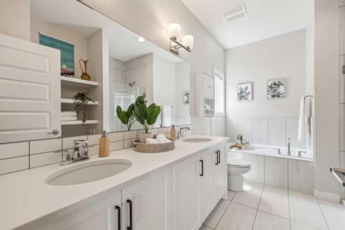 Plush Home Staging  - Residental Bathroom 2